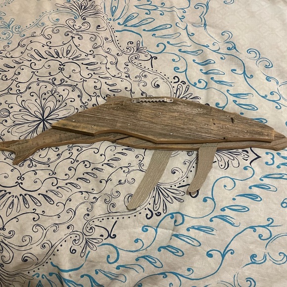 Etsy reclaimed wall art- whale. Super cute like new - Picture 2 of 5